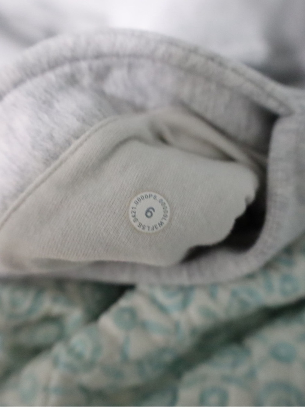 Lululemon Hooded Radiant Jacket Heathered Core Ultra Light Grey Womens Size 6 - Picture 10 of 10